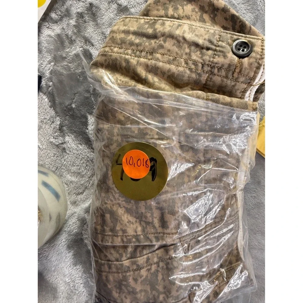 Levi's Mens Digital Camo Cargo Shorts Tan Brown Size 38 Pockets Multicolor